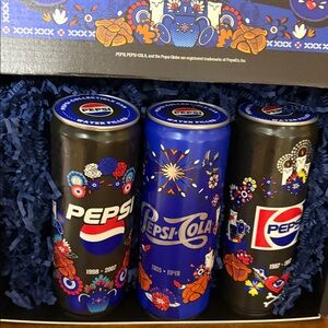 Collectible Pepsi Commemorative Can Set and beautiful  insulated tote